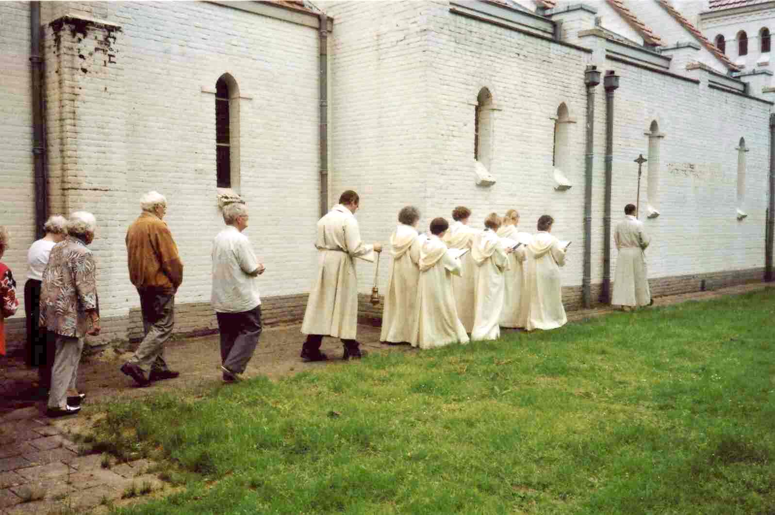 7. Schaarsbergen, Sacramentsdag, 10 juni 2007. Vervolg Sacramentsprocessie, buiten om de Kapel heen